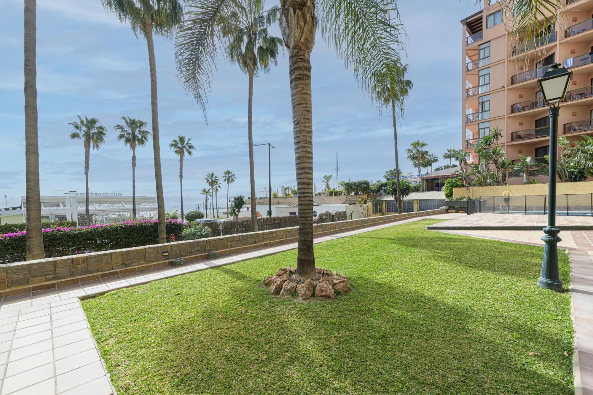 Amazing Carihuela View & Parking Appartement Torremolinos Buitenkant foto
