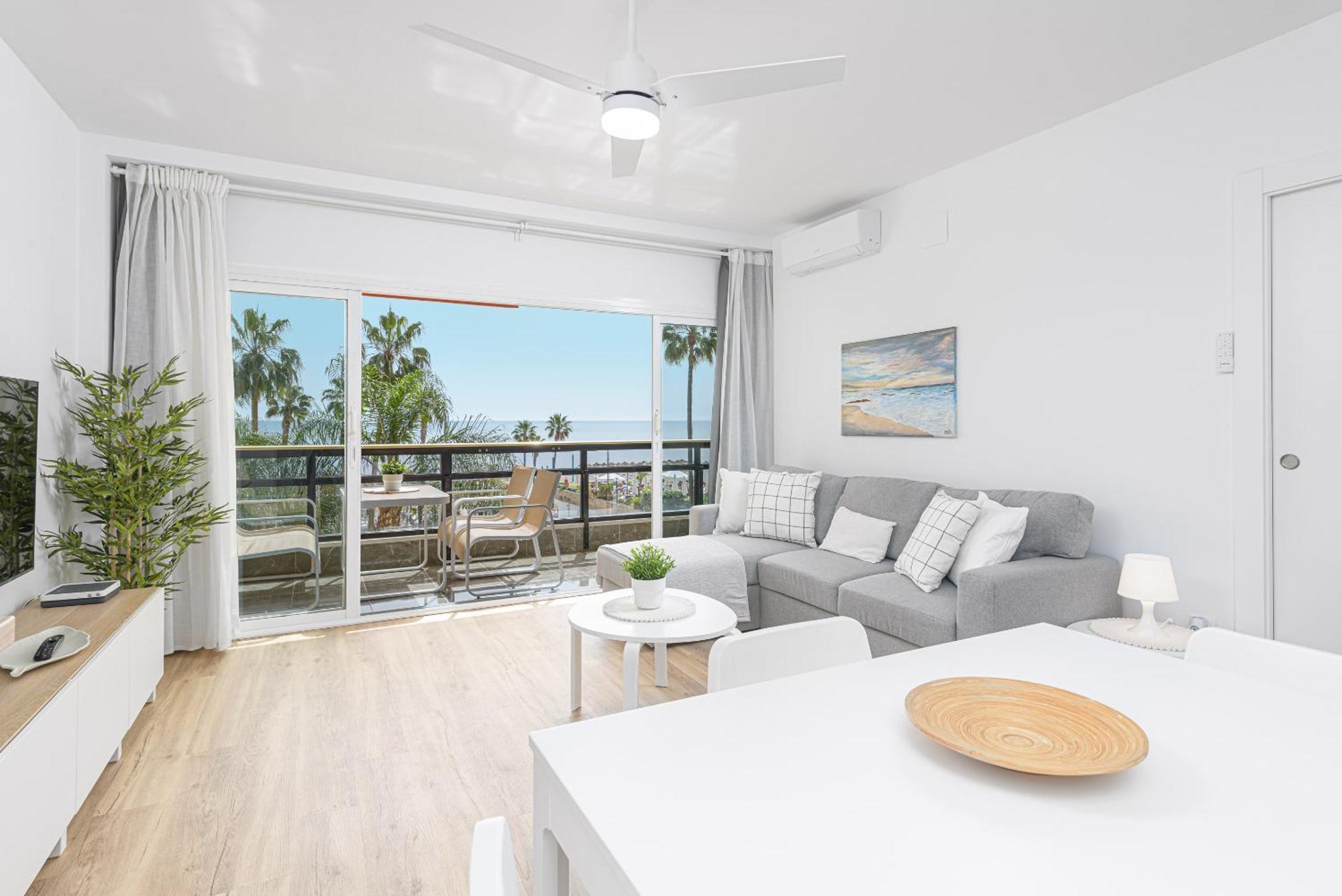 Amazing Carihuela View & Parking Appartement Torremolinos Buitenkant foto