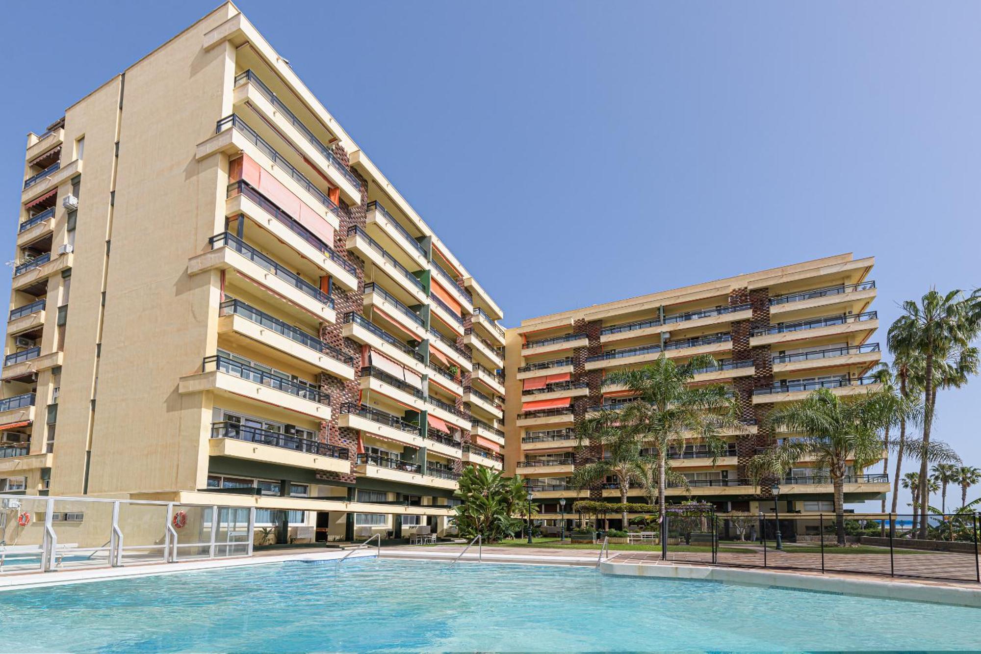 Amazing Carihuela View & Parking Appartement Torremolinos Buitenkant foto